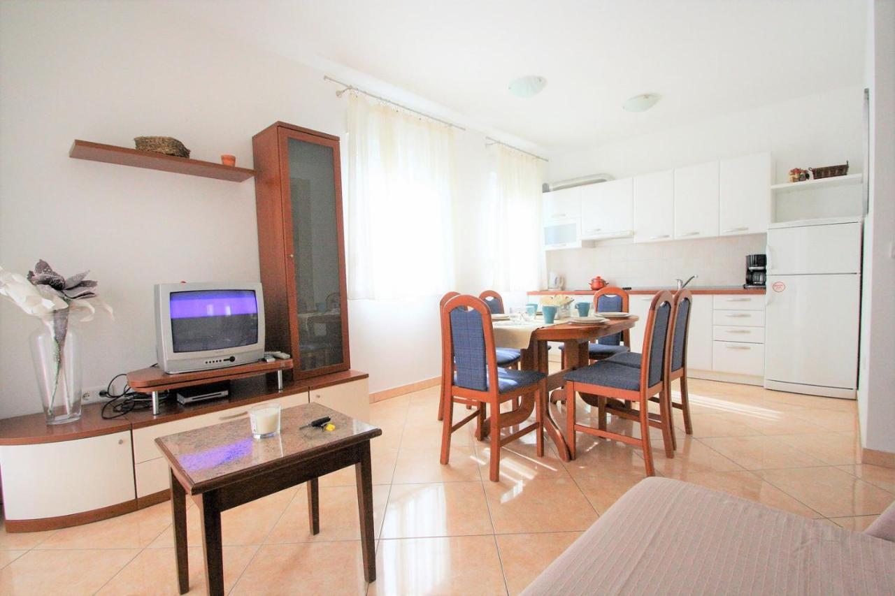 Apartment Mendikovic Πόρετς Εξωτερικό φωτογραφία