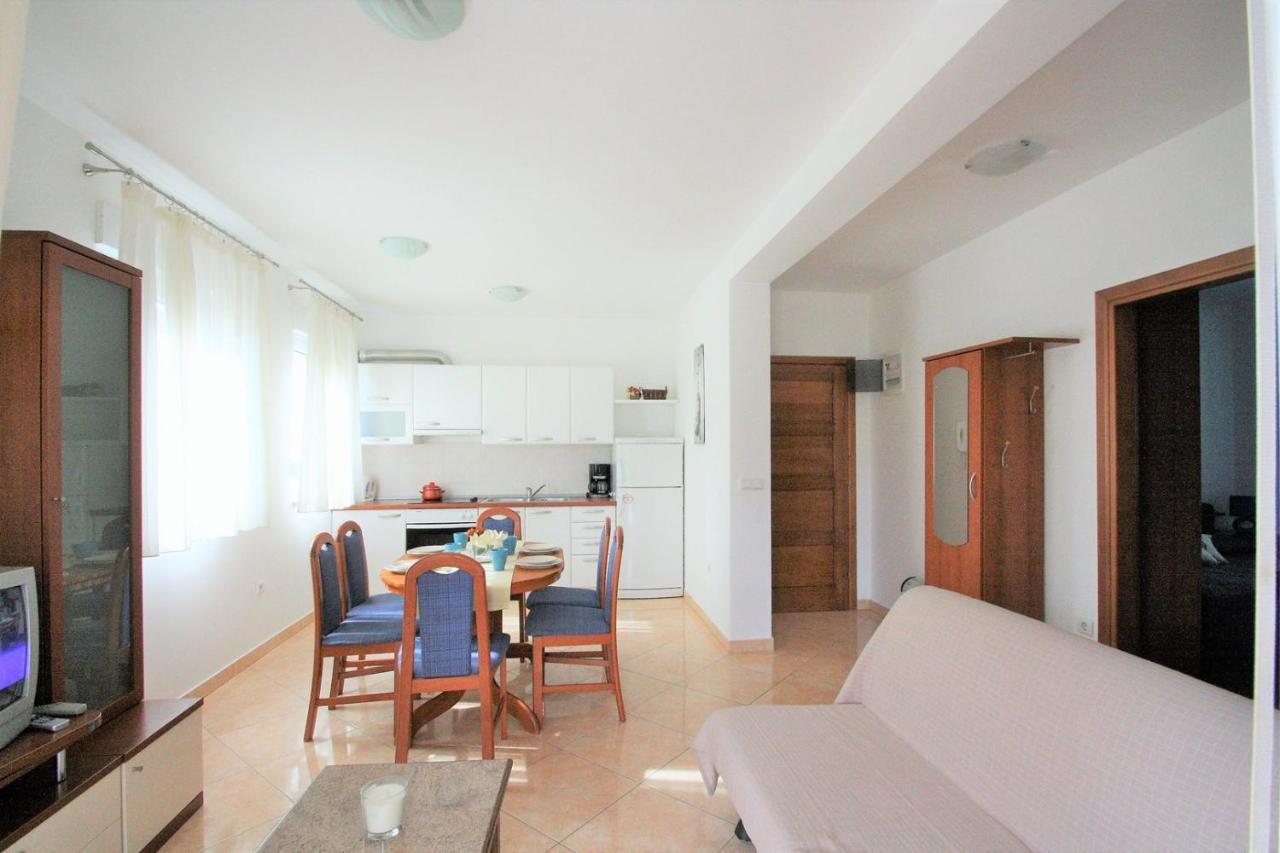 Apartment Mendikovic Πόρετς Εξωτερικό φωτογραφία