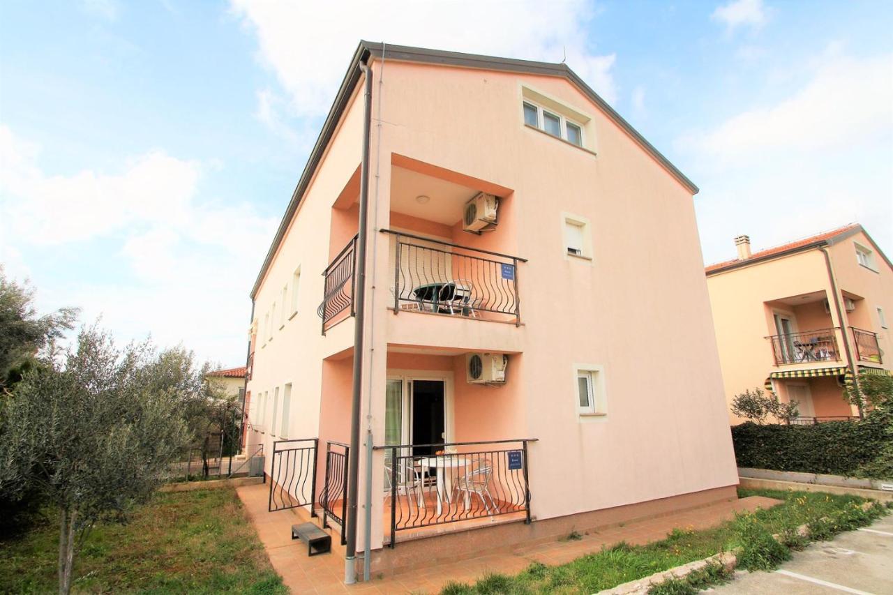 Apartment Mendikovic Πόρετς Εξωτερικό φωτογραφία